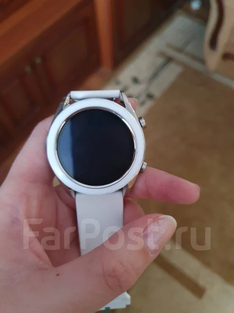 Huawei Watch GT. GPS, IP68 ����