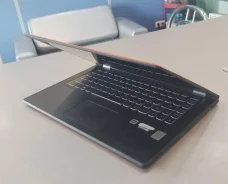 Lenovo Yoga. 14.1", 13,3����, ��� 4 ��, ���� 250���, WiFi, Bluetooth, ����������� �� 3��. ����