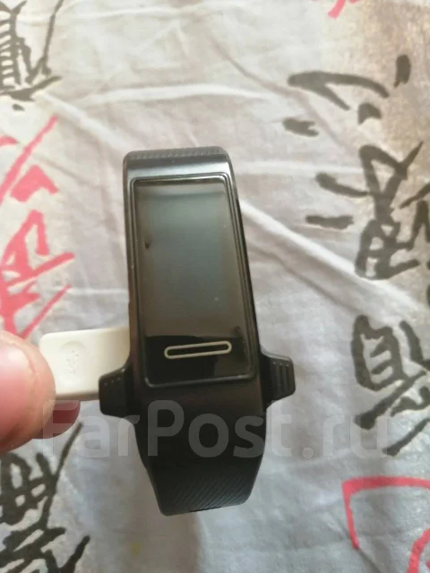 Huawei Band 3 Pro. GPS, IP67, IP68 ����