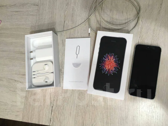 Apple iPhone SE. �/� ����