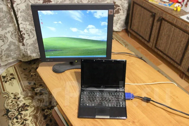 Asus Eee PC 900. 8.9", 0,9����, ��� 512 ��, ���� 12���, WiFi: 1, ����������� �� 3��. ����
