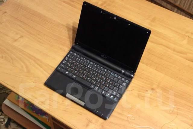Asus Eee PC 900. 8.9", 0,9����, ��� 512 ��, ���� 12���, WiFi: 1, ����������� �� 3��. ����