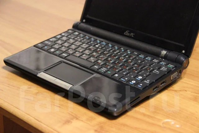 Asus Eee PC 900. 8.9", 0,9����, ��� 512 ��, ���� 12���, WiFi: 1, ����������� �� 3��. ����