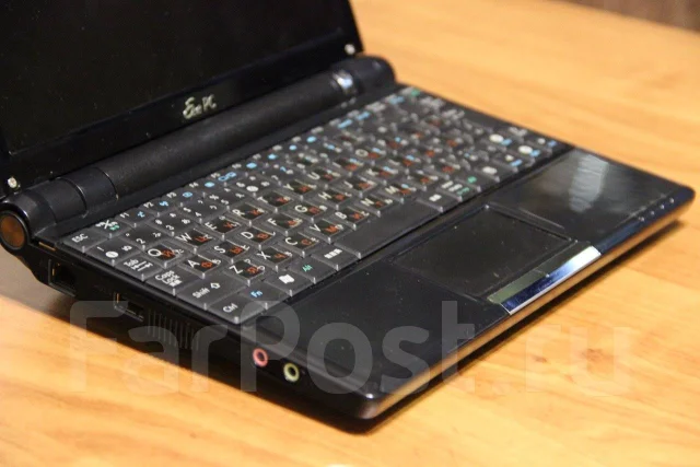 Asus Eee PC 900. 8.9", 0,9����, ��� 512 ��, ���� 12���, WiFi: 1, ����������� �� 3��. ����