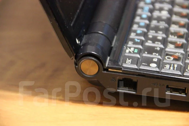 Asus Eee PC 900. 8.9", 0,9����, ��� 512 ��, ���� 12���, WiFi: 1, ����������� �� 3��. ����
