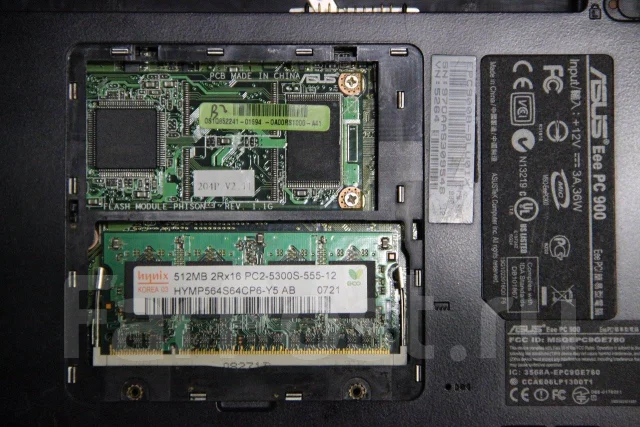 Asus Eee PC 900. 8.9", 0,9����, ��� 512 ��, ���� 12���, WiFi: 1, ����������� �� 3��. ����