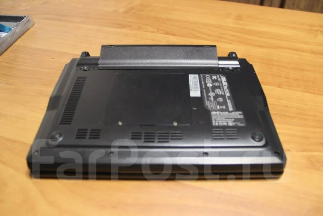 Asus Eee PC 900. 8.9", 0,9����, ��� 512 ��, ���� 12���, WiFi: 1, ����������� �� 3��. ����