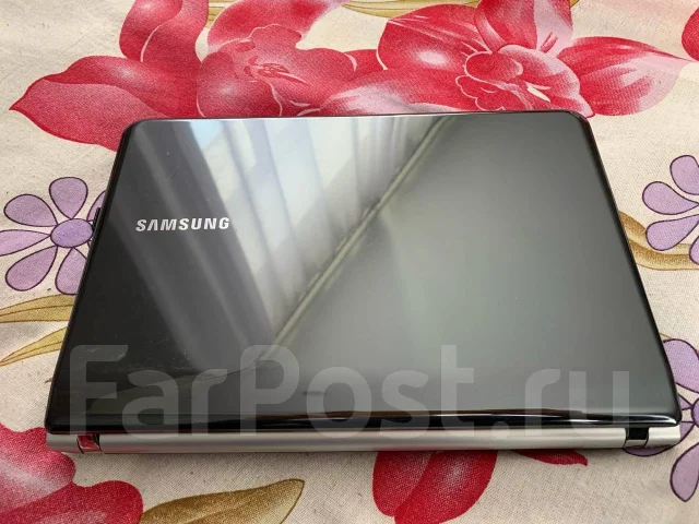 Samsung NC210. 10.1", 1,5����, ��� 2048 ��, ���� 250���, WiFi: 1, Bluetooth: 1, ����������� �� 14��. ����