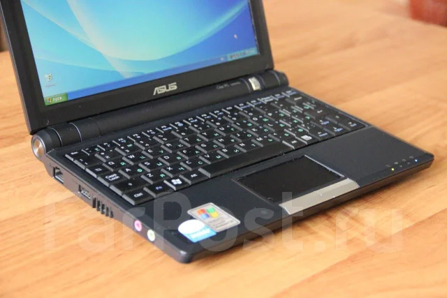 Asus Eee PC 900. 8.9", 0,9����, ��� 1024 ��, ���� 12���, WiFi: 1, ����������� �� 3��. ����