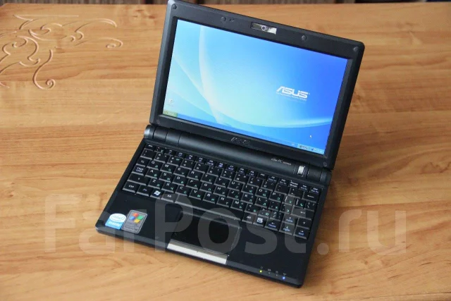 Asus Eee PC 900. 8.9", 0,9����, ��� 1024 ��, ���� 12���, WiFi: 1, ����������� �� 3��. ����