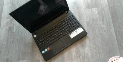 eMachines E732ZG. 15.6", 2,5����, ��� 2048 ��, ���� 320���, WiFi: 1, ����������� �� 1��. ����
