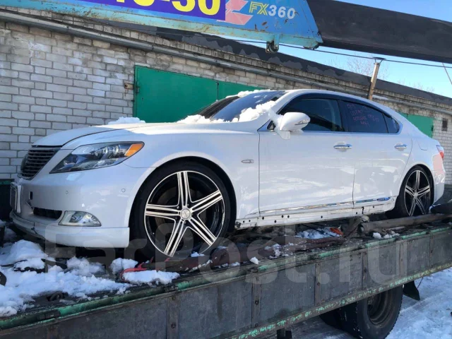 Lexus LS600h. UVF45 ����