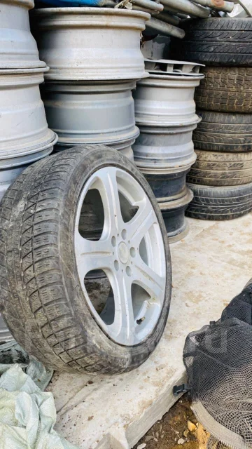 4 Racing. x18", 5x114.3 ����