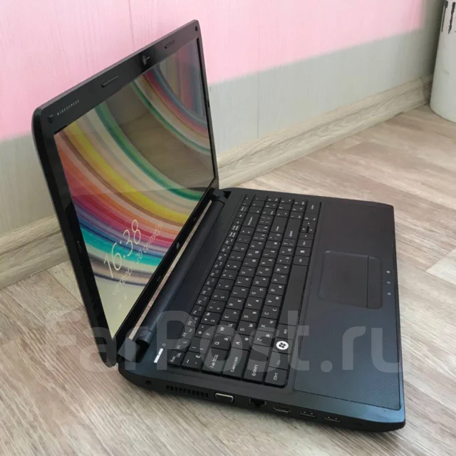 DNS. 15.6", 2 500����, ��� 8 ��, ���� 500���, WiFi: 1, Bluetooth: 1, ����������� �� 1��. ����