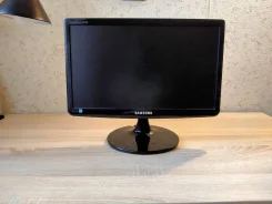 Samsung. 18.5" ����