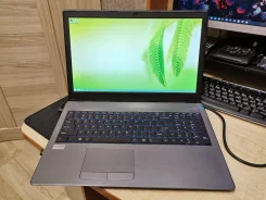 Clevo. 15.6", 2,3����, ��� 4 ��, ���� 500���, WiFi: 1, Bluetooth: 1, ����������� �� 1��. ����