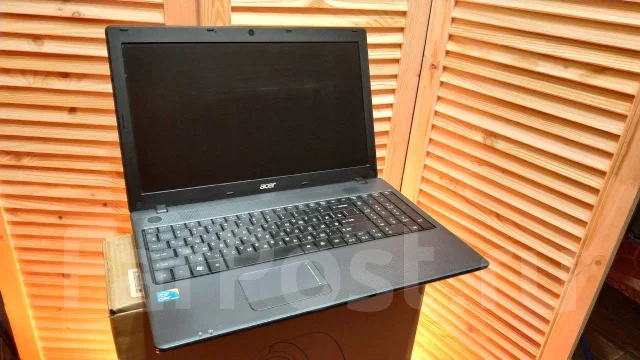 Acer TravelMate. 15.6", 2 533����, ��� 3072 ��, ���� 120���, WiFi: 1, Bluetooth: 1, ����������� �� 1��. ����