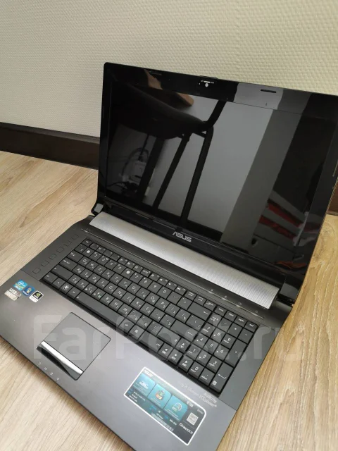 Asus N73SV. 17.3", 2,3����, ��� 4 ��, ���� 1 000���, WiFi: 1, Bluetooth: 1 ����
