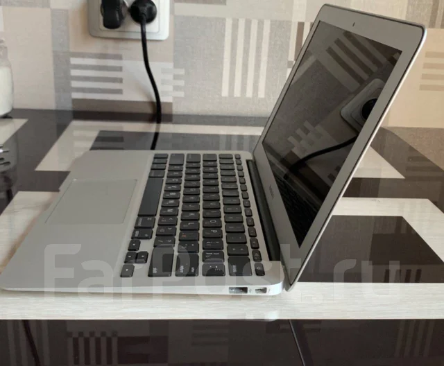 Apple MacBook Air 11. 11.6", ��� 256 �� � ������, WiFi: 1, Bluetooth: 1 ����