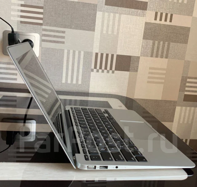 Apple MacBook Air 11. 11.6", ��� 256 �� � ������, WiFi: 1, Bluetooth: 1 ����