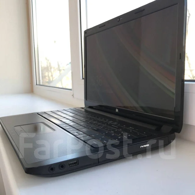 DNS Home. 15.6", 2,6����, ��� 4 ��, ���� 500���, WiFi: 1, Bluetooth: 1, ����������� �� 1��. ����