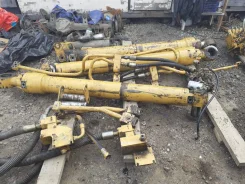 Caterpillar 330. D ����