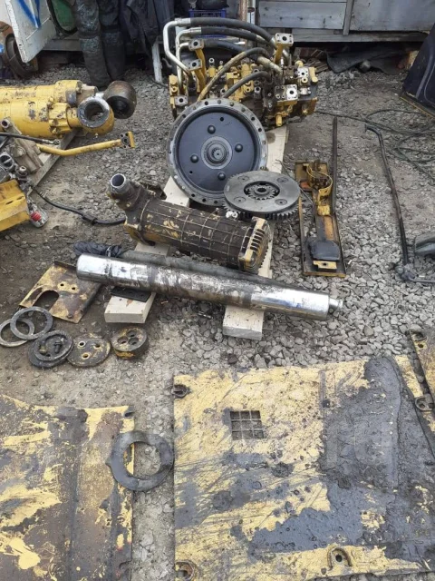 Caterpillar 330. D ����