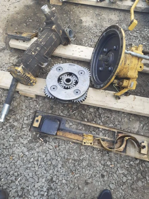 Caterpillar 330. D ����