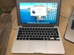 Apple MacBook Air 11 2012 Mid MD224. 11.6", 1,7����, ��� 4 ��, ���� 128���, WiFi: 1, Bluetooth: 1, ����������� �� 5��. ����