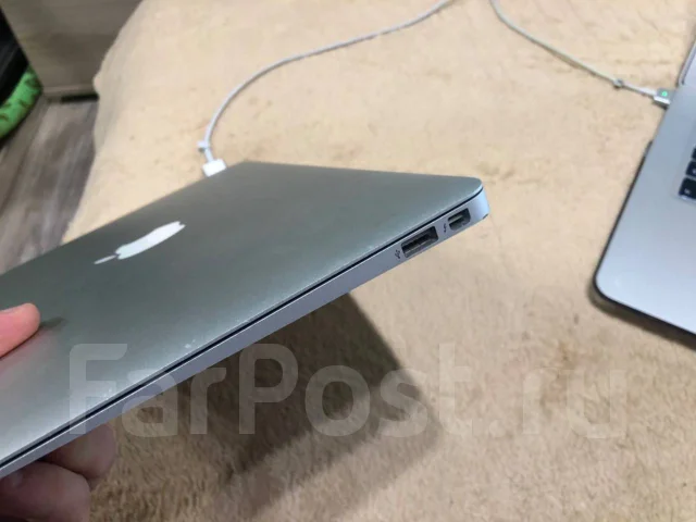 Apple MacBook Air 11 2012 Mid MD224. 11.6", 1,7����, ��� 4 ��, ���� 128���, WiFi: 1, Bluetooth: 1, ����������� �� 5��. ����