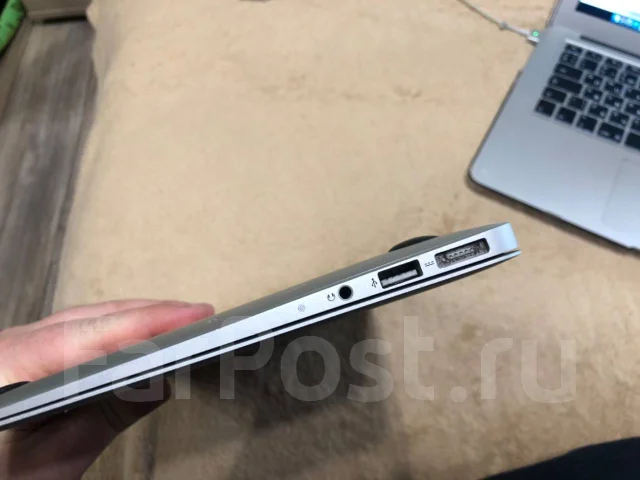Apple MacBook Air 11 2012 Mid MD224. 11.6", 1,7����, ��� 4 ��, ���� 128���, WiFi: 1, Bluetooth: 1, ����������� �� 5��. ����
