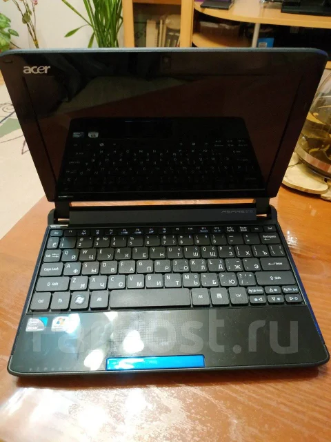 Acer Aspire One 532h-28b. 10.1", 1 667����, ��� 2048 ��, ���� 250���, WiFi: 1, ����������� �� 7��. ����