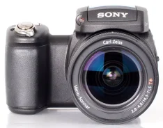 Sony Cyber-shot DSC-R1. 10 - 14.9 ��, ���: 14� � ����� ����