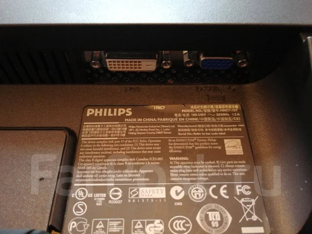 Philips. 17" ����