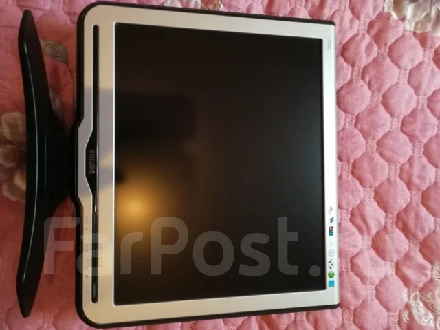 Philips. 17" ����