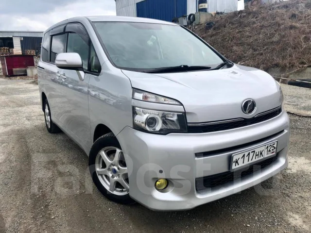 Toyota Voxy. �������, 4wd, 2.0 (155��.�.), ������, 128 000����. �� ����