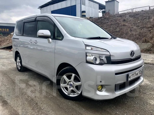 Toyota Voxy. �������, 4wd, 2.0 (155��.�.), ������, 128 000����. �� ����