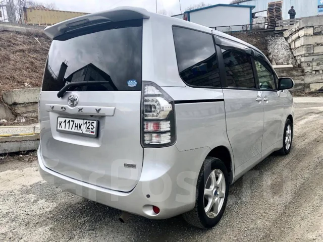 Toyota Voxy. �������, 4wd, 2.0 (155��.�.), ������, 128 000����. �� ����