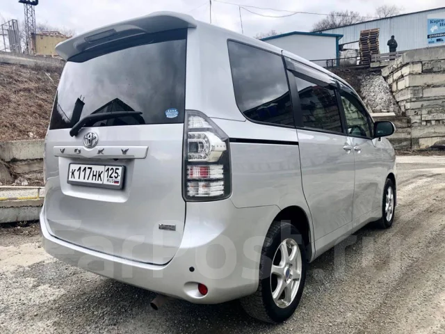 Toyota Voxy. �������, 4wd, 2.0 (155��.�.), ������, 128 000����. �� ����