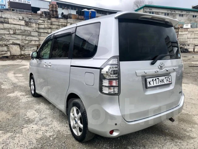 Toyota Voxy. �������, 4wd, 2.0 (155��.�.), ������, 128 000����. �� ����