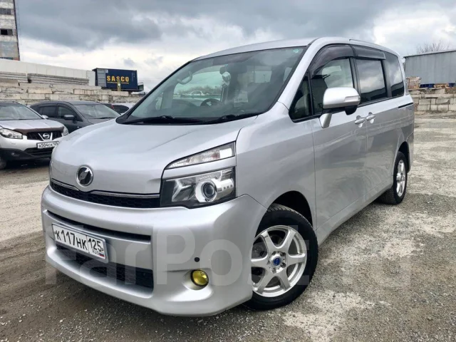 Toyota Voxy. �������, 4wd, 2.0 (155��.�.), ������, 128 000����. �� ����