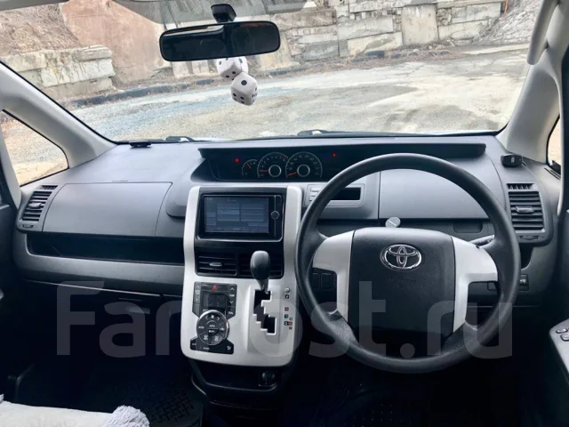 Toyota Voxy. �������, 4wd, 2.0 (155��.�.), ������, 128 000����. �� ����
