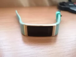 Huawei Band 3 Pro. IP68 ����