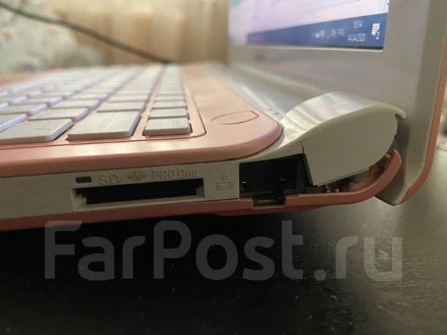 Sony VAIO SVE1111M1R. 11.6", 1 700����, ��� 512 ��, WiFi: 1, Bluetooth: 1 ����