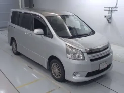 Toyota Noah. ��������, 4wd, 2.0 (155��.�.), ������, 128����. ��, �/�, ��� ���. ��� ����� �� ������������ ����