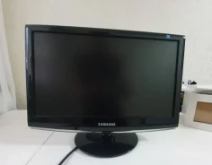 Samsung. 18.5"