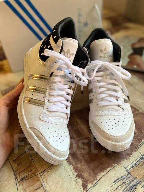 Adidas. 39 3 000