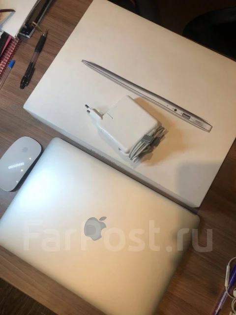 Apple MacBook. 13", 1,8����, ��� 4 ��, ���� 256���, WiFi: 1, Bluetooth: 1, ����������� �� 9��. ����