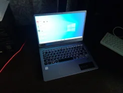 Acer Swift 3. 13.3", 3,4����, ��� 4 ��, ���� 120���, WiFi: 1, Bluetooth: 1, ����������� �� 8��. ����