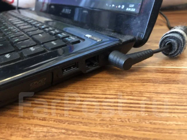 Asus A42F. 14", 2 000����, ��� 4 ��, ���� 320���, WiFi: 1, ����������� �� 4��. ����